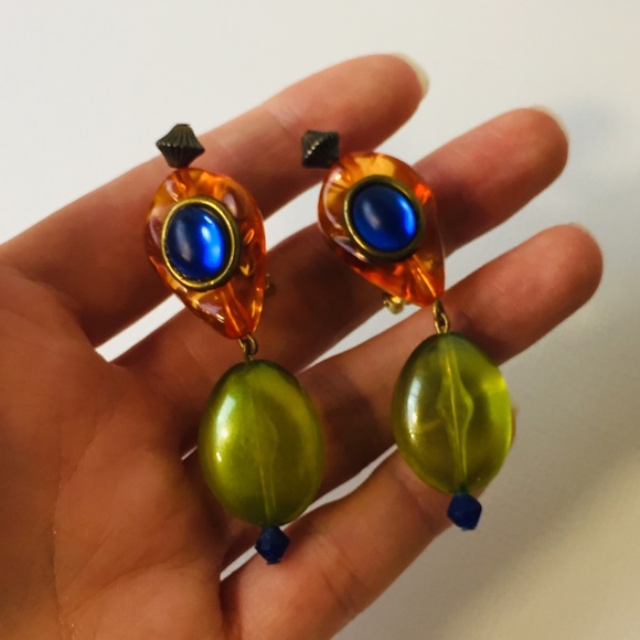 Vintage Statement Beaded Plastic Clip On Earrings - Picture 6 of 8